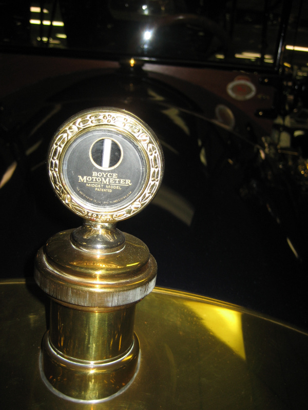 термометр на капоте