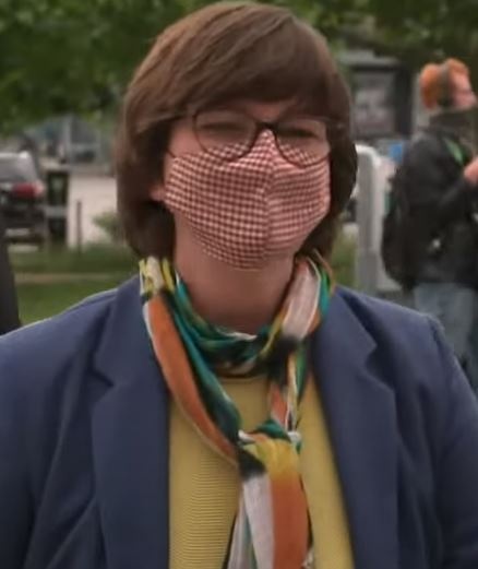 сопредседатель СДПГ Саския Эскен в защитной маске
