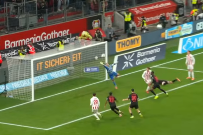 мяч влетает в ворота